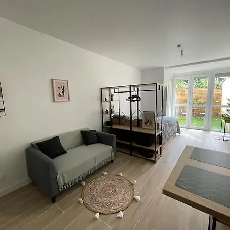 Apartment 3-appartement Rdc Avec Jardin *